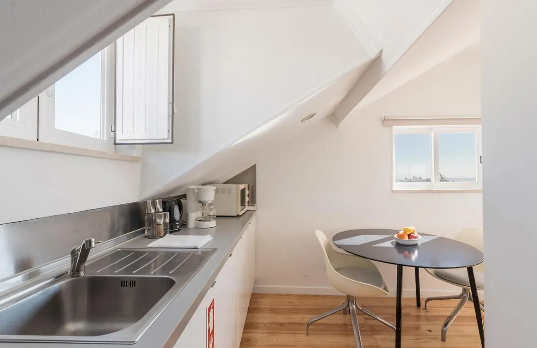 Bright Studio Apartment In Alfama, Lisbon, Historic Heart & Great Views - Ttl99-1